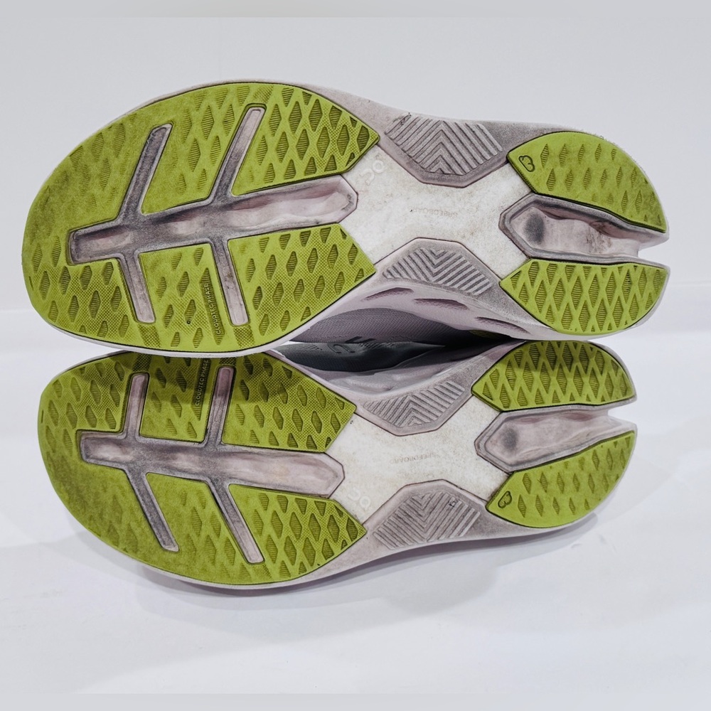 On Running Women’s Cloudeclipse Light Gray And Li… - image 5